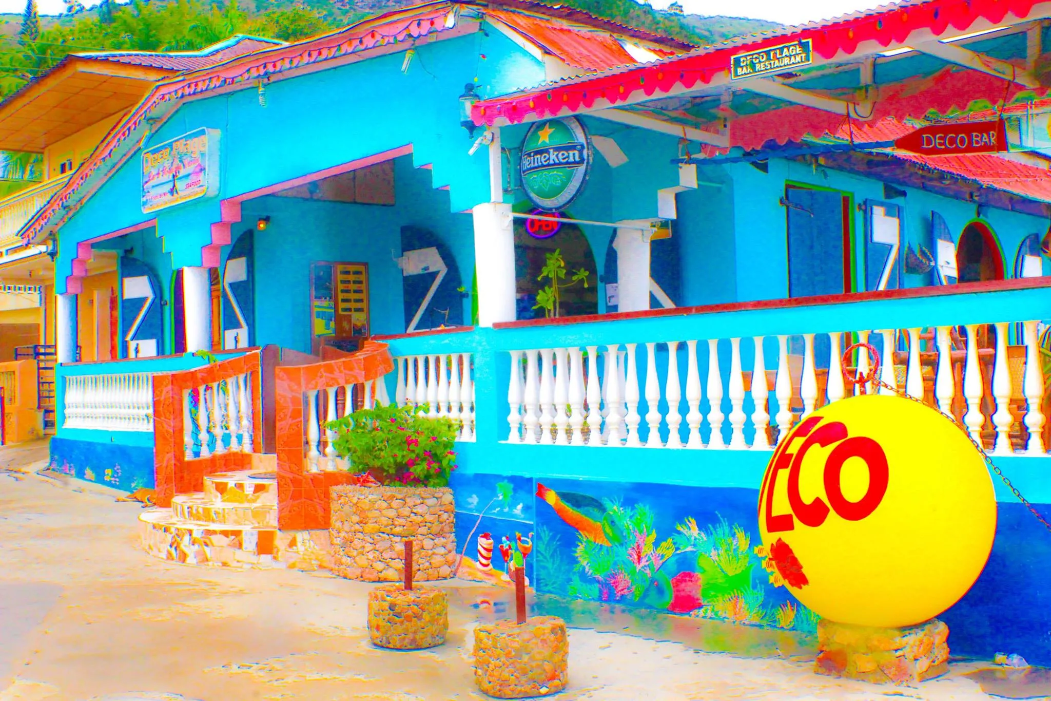 Ayiti: Déco Bar Restaurant / Vizit vityèl