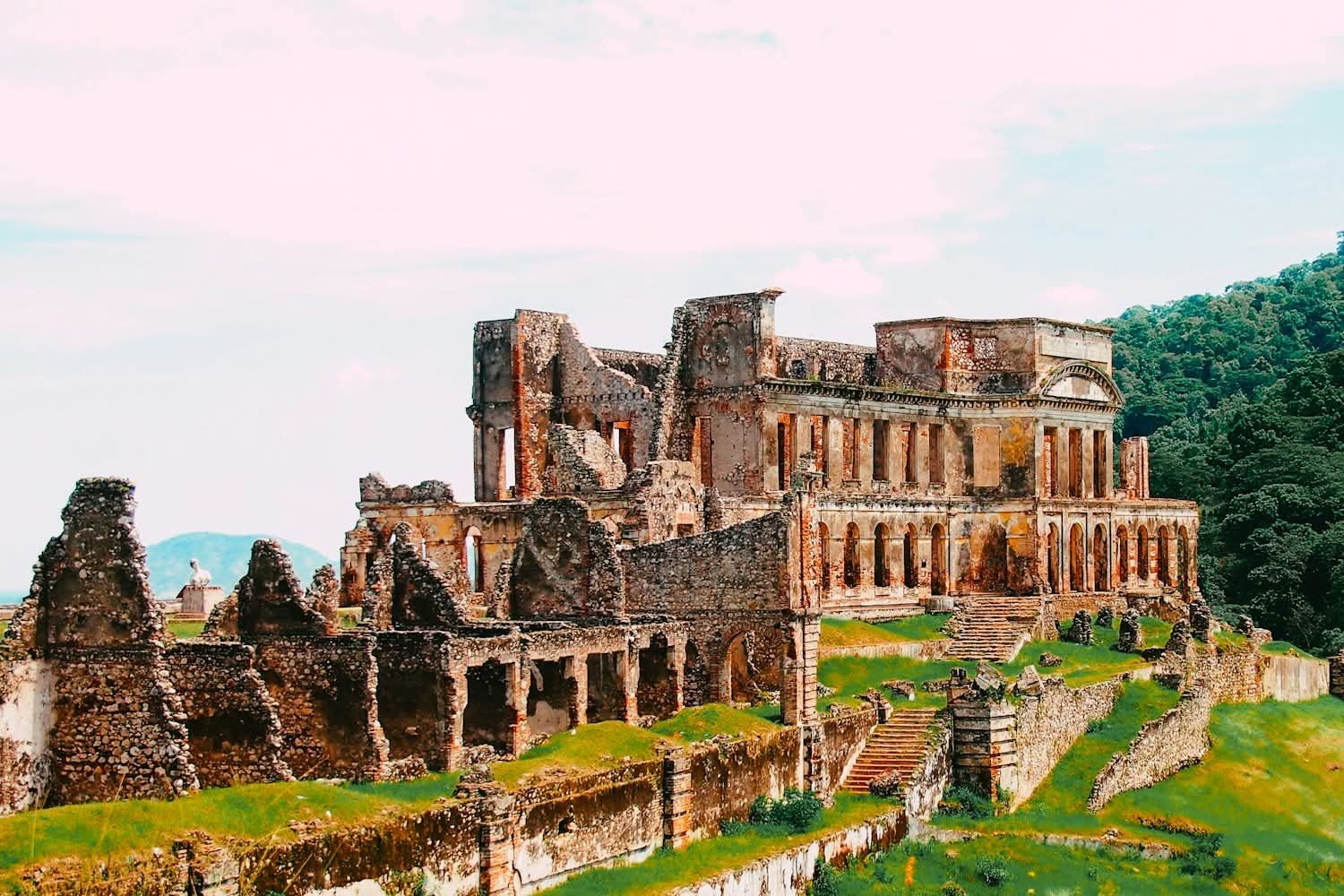 Cap-Haïten: A city with a rich history and culture Cap-Haïten: A city with a rich history and culture